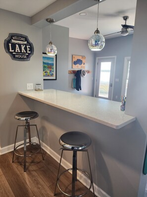 Interior - Quiet 2-bedroom bungalow with AC on Wamplers Lake (Brooklyn)