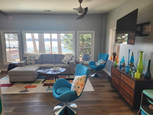 Quiet 2-bedroom bungalow with AC on Wamplers Lake