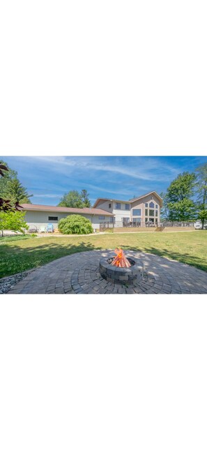 Exterior - Spacious 5-bedroom house in Harbor Beach - Guesthouse for Additional (Harbor Beach)