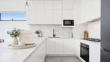 Fridge, microwave, oven, stovetop