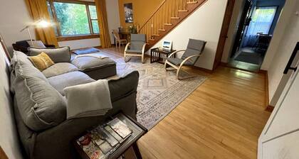 Cozy 2 Bedroom Home on the edge of downtown Bayfield, Walkable to Everything!