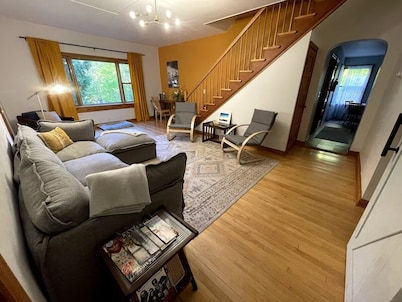 Cozy 2 Bedroom Home on the edge of downtown Bayfield, Walkable to Everything!