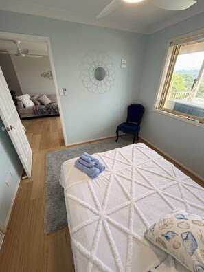 Room - The Dell: A Poolside Family Holiday Home 5 minutes to beach (Banora Point)