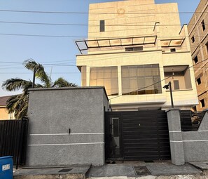 Exterior - Ikija Residence | Luxury 4BR Retreat in Lekki Phase 1 (Lekki)