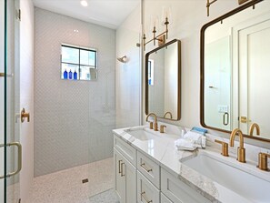 Shower, hair dryer, towels, shampoo - Seaside Serenity | Rooftop Views! (Bradenton Beach)