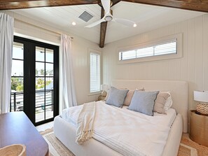 4 bedrooms, iron/ironing board, WiFi, bed sheets - Seaside Serenity | Rooftop Views! (Bradenton Beach)