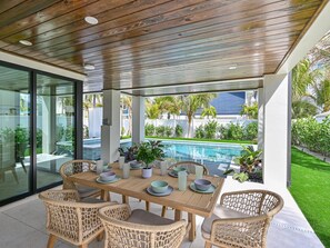 Outdoor dining - Seaside Serenity | Rooftop Views! (Bradenton Beach)