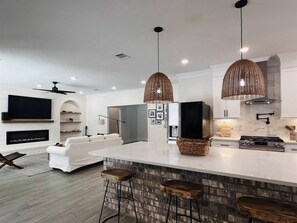 Private kitchen - Private guest room in a clean, quiet 4‑bedroom home. (Beaumont)