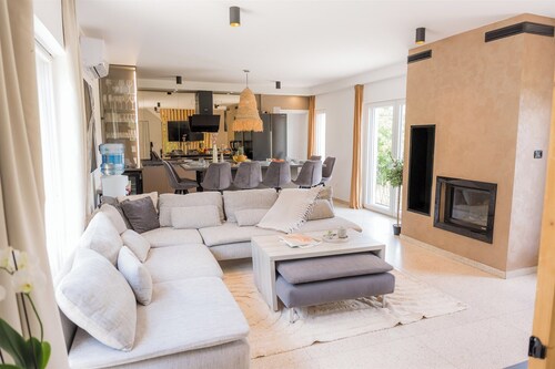 Luxurious riverside retreat with pool, sauna, jacuzzi, and panoramic nature views.