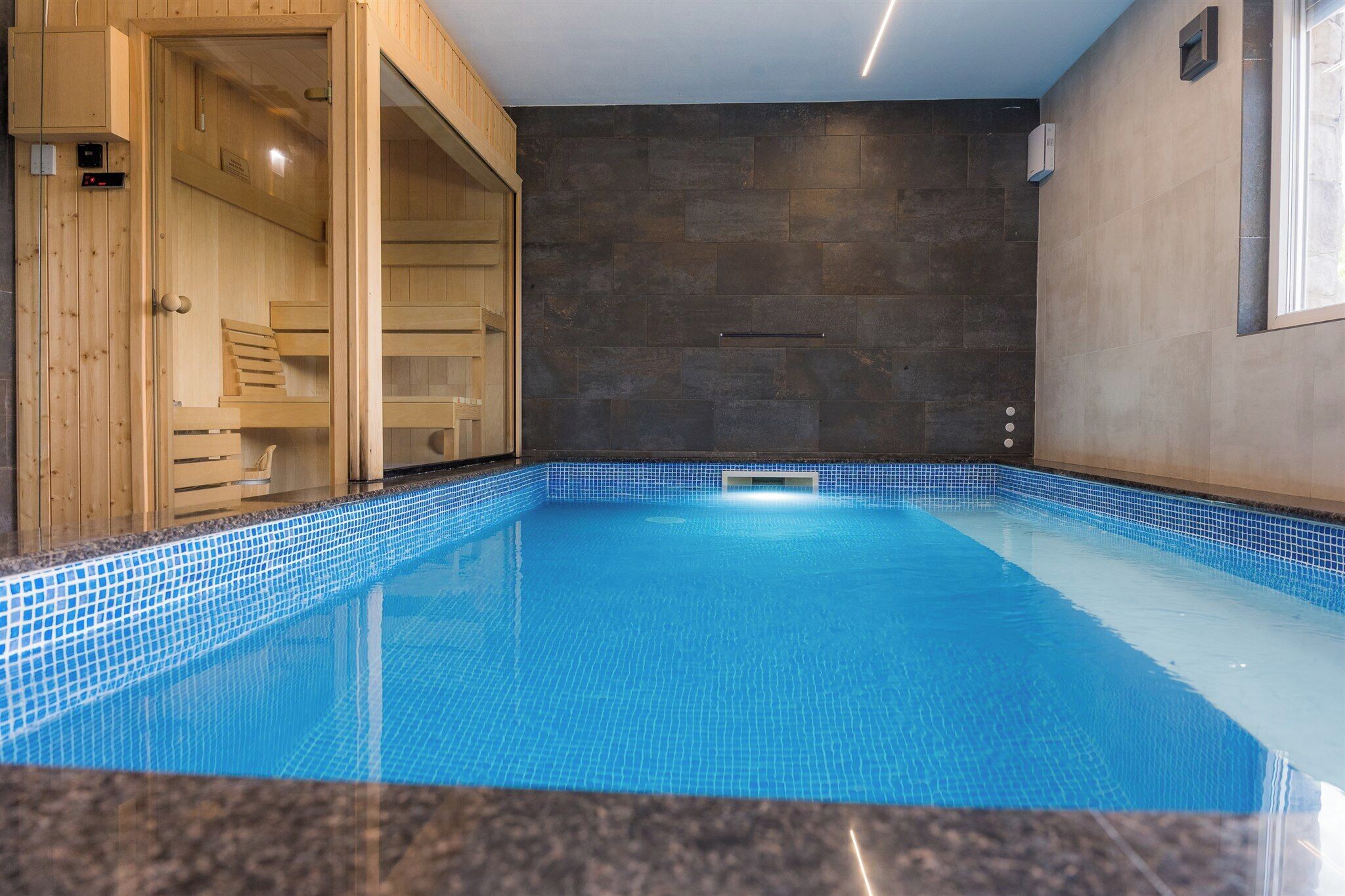Piscine intérieure, piscine chauffée