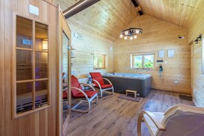 Spa - Eco-friendly mountain retreat with pool, jacuzzi, sauna, and panoramic Velebit views. (Gospić)