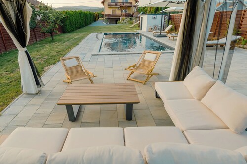 Slavonian home with pool, jacuzzi, barbecue and family fun
