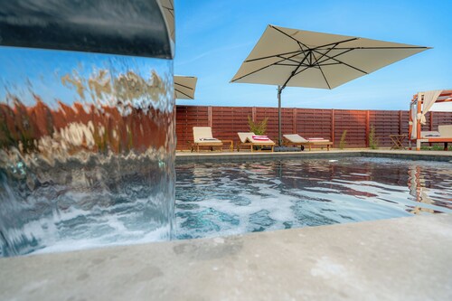 Slavonian home with pool, jacuzzi, barbecue and family fun