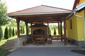 Outdoor dining - Home in nature with pool, barbecue and entertainment amenities (Otočac)