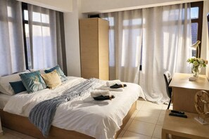 Desk, WiFi, bed sheets - Sunny Studio w/ Balcony - Near Thessaloniki Center (Thessaloniki)
