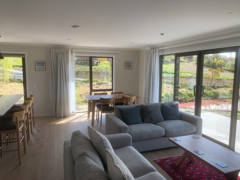 Private Attractive Single Story Villa, Sleeping 4 People. - Brightwater