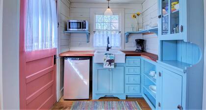 Charming 1-Bedroom Backyard Cottage in Little Rock's Hillcrest Historic District