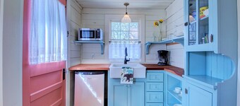 Charming 1-Bedroom Backyard Cottage in Little Rock's Hillcrest Historic District