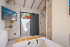 1 bedroom, iron/ironing board, WiFi, bed sheets - Bungalow PunchCoco - Beachfront (Les Trois-Îlets)