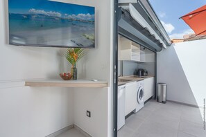 Fridge, microwave, oven, coffee/tea maker - Bungalow PunchCoco - Beachfront (Les Trois-Îlets)