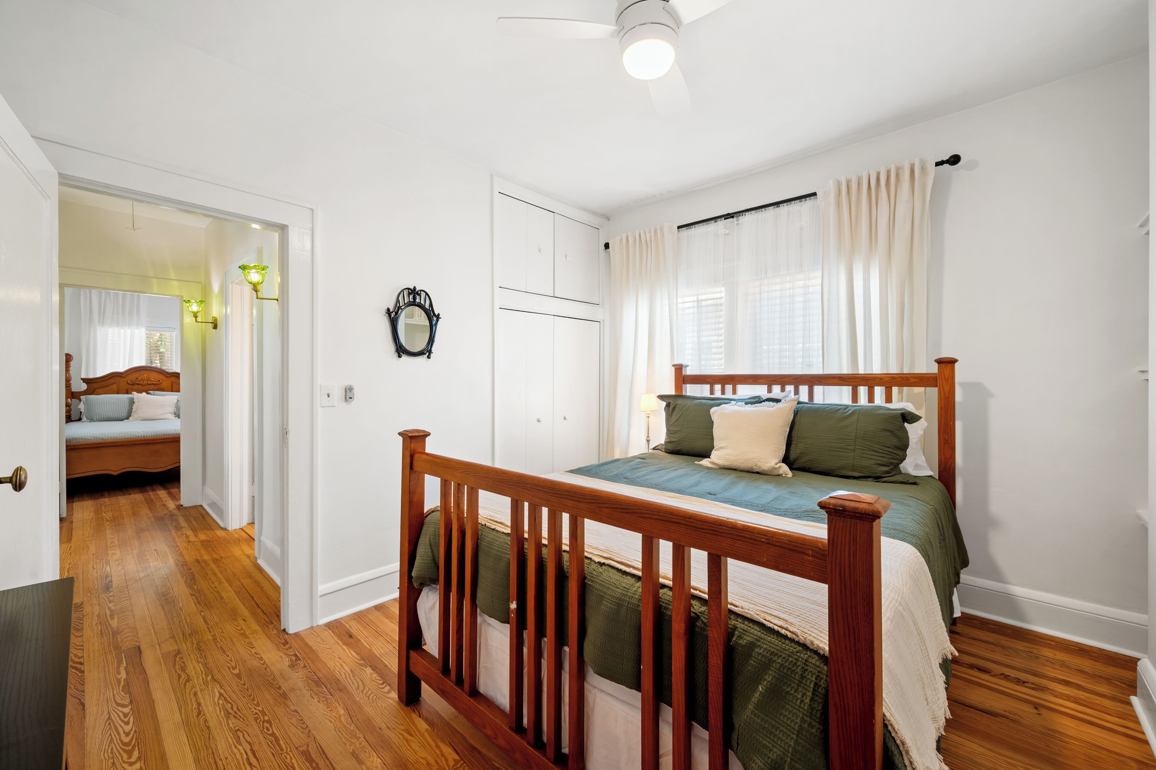 3 bedrooms, iron/ironing board, internet, bed sheets