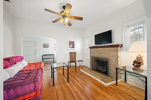 Living area - Cozy Home in Avondale - Walkable to Food & Shops! (Jacksonville)