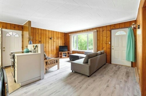 Mareyz is an All Season, cozy, modern, comfortable, peaceful & relaxing home.