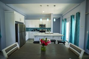 Dining - Villa Armoniosa - Stunning 4BR Beachfront Villa w/ Pool & Ocean Views (Placencia)