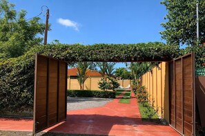 Property grounds - Amazing 2-bedroom apartment with AC in pleasant Uvita (Uvita)