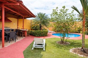 Outdoor dining - Amazing 2-bedroom apartment with AC in pleasant Uvita (Uvita)