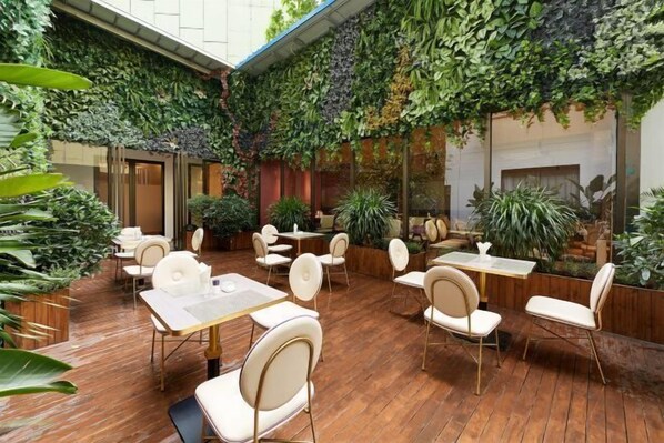 Garden - Golden Diamond Hotel(Vientiane City Nanning East Railway Station Branch) (Nanning)