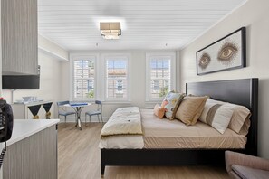 Interior - Palm Breeze Palm Beach Island Studio Heated Pool (Palm Beach)