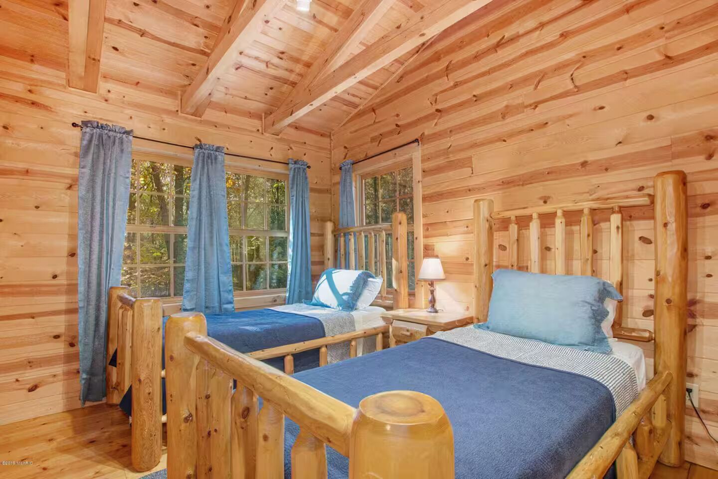 4 bedrooms, iron/ironing board, WiFi (free), bed sheets