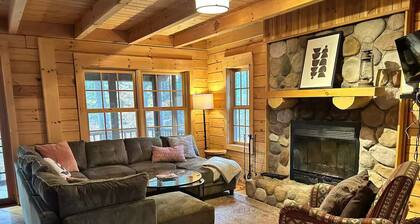 Peaceful Cabin 5 mins to downtown Saugatuck w/ Lake Access, Firepit & Grill