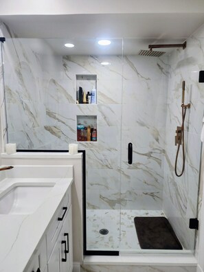 Shower, hair dryer, towels, soap -  Stunning 1-bedroom condo in Ponce Inlet direct on beautiful intercoastal. (Ponce Inlet)