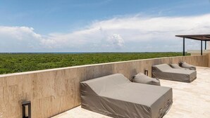 A rooftop terrace with outdoor seating and a view of the landscape. - Pool-View Studio Retreat | Wi-Fi, Smart TV and AC (Tulum)