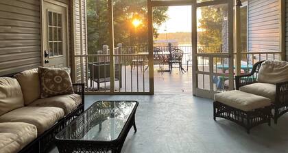 Treasure Cove: 6-bedroom waterfront house on Private Side of Lake Anna. Dogs ok