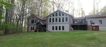 Treasure Cove: 6-bedroom waterfront house on Private Side of Lake Anna.  Dogs ok