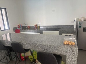 Private kitchen - Quinta Ideal for Families: 4 Bedrooms, Swimming Pool, Jacuzzi and Billiards (Portal del Norte)