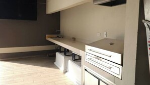 A modern kitchen with a long countertop, built-in appliances, and a neutral color scheme. - Quinta Ideal for Families: 4 Bedrooms, Swimming Pool, Jacuzzi and Billiards (Portal del Norte)