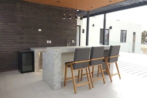 Dining - Quinta Ideal for Families: 4 Bedrooms, Swimming Pool, Jacuzzi and Billiards (Portal del Norte)