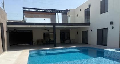 Quinta Ideal for Families: 4 Bedrooms, Swimming Pool, Jacuzzi and Billiards