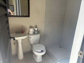 Toilet paper - Quinta Ideal for Families: 4 Bedrooms, Swimming Pool, Jacuzzi and Billiards (Portal del Norte)