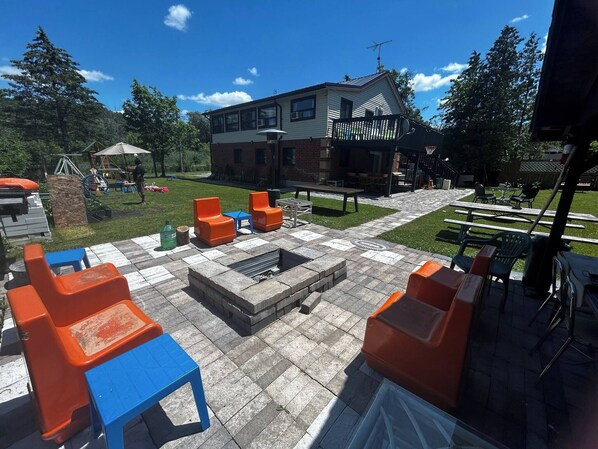 House, 5 Bedrooms, Smoking, Balcony | Outdoor dining - 5 Bedroom Cottage at Rice Lake! (Alnwick/Haldimand)