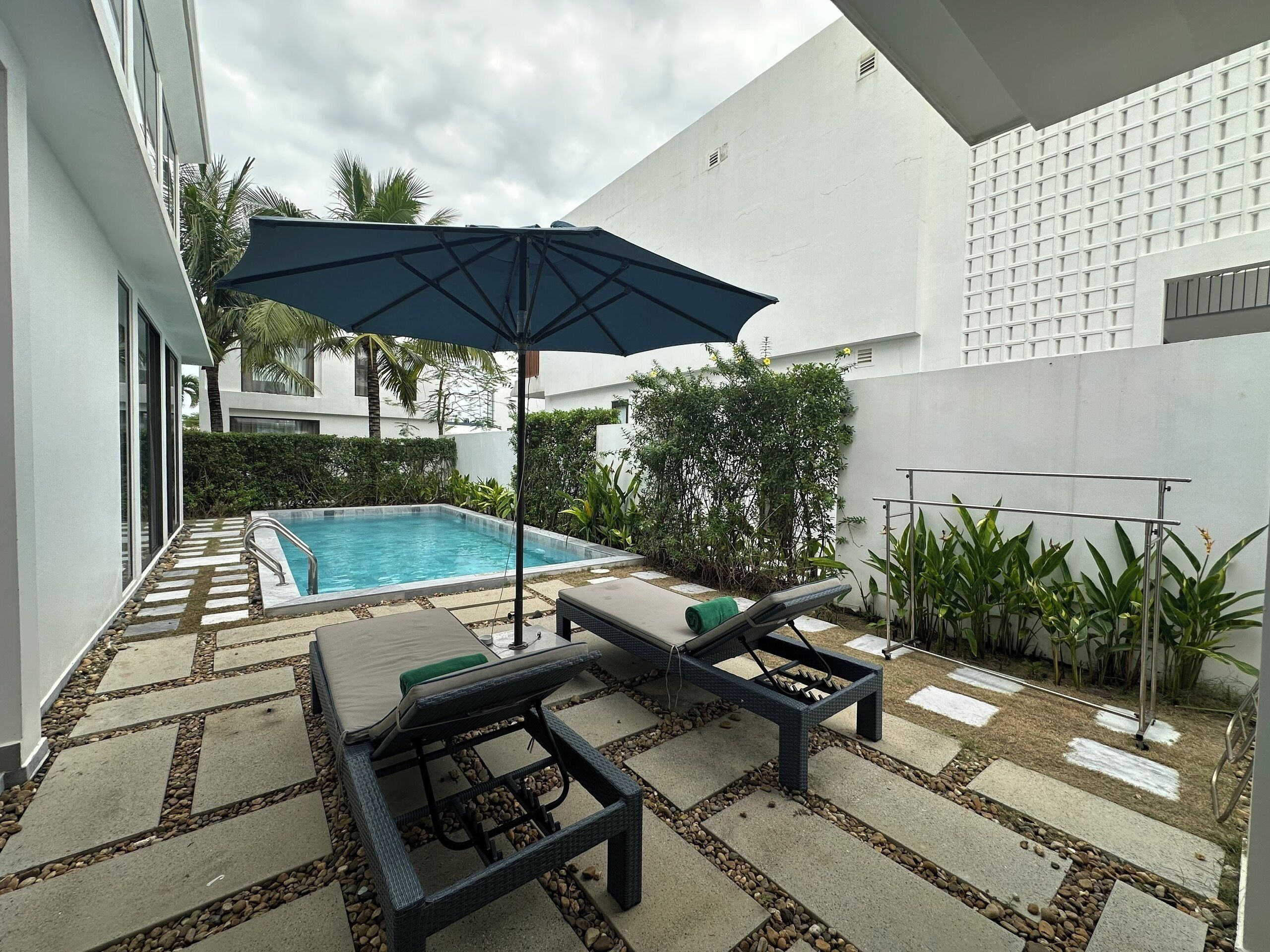 ラグジュアリー ヴィラ プライベートプール ガーデンビュー | プール