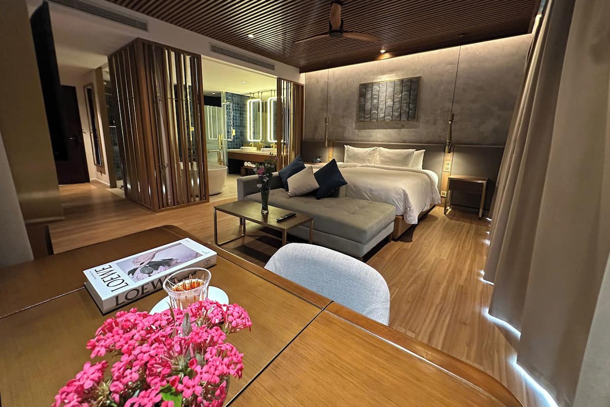 Villa, Private Pool, Beach View | Peralatan tempat tidur premium, gebar bulu kapas, busa memori, bar mini 