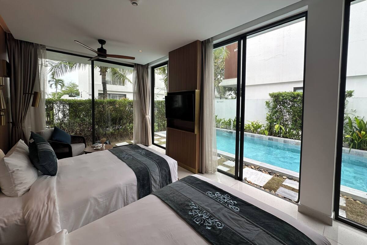 Luxury Villa, Private Pool, Garden View | Peralatan tempat tidur premium, gebar bulu kapas, busa memori, bar mini 