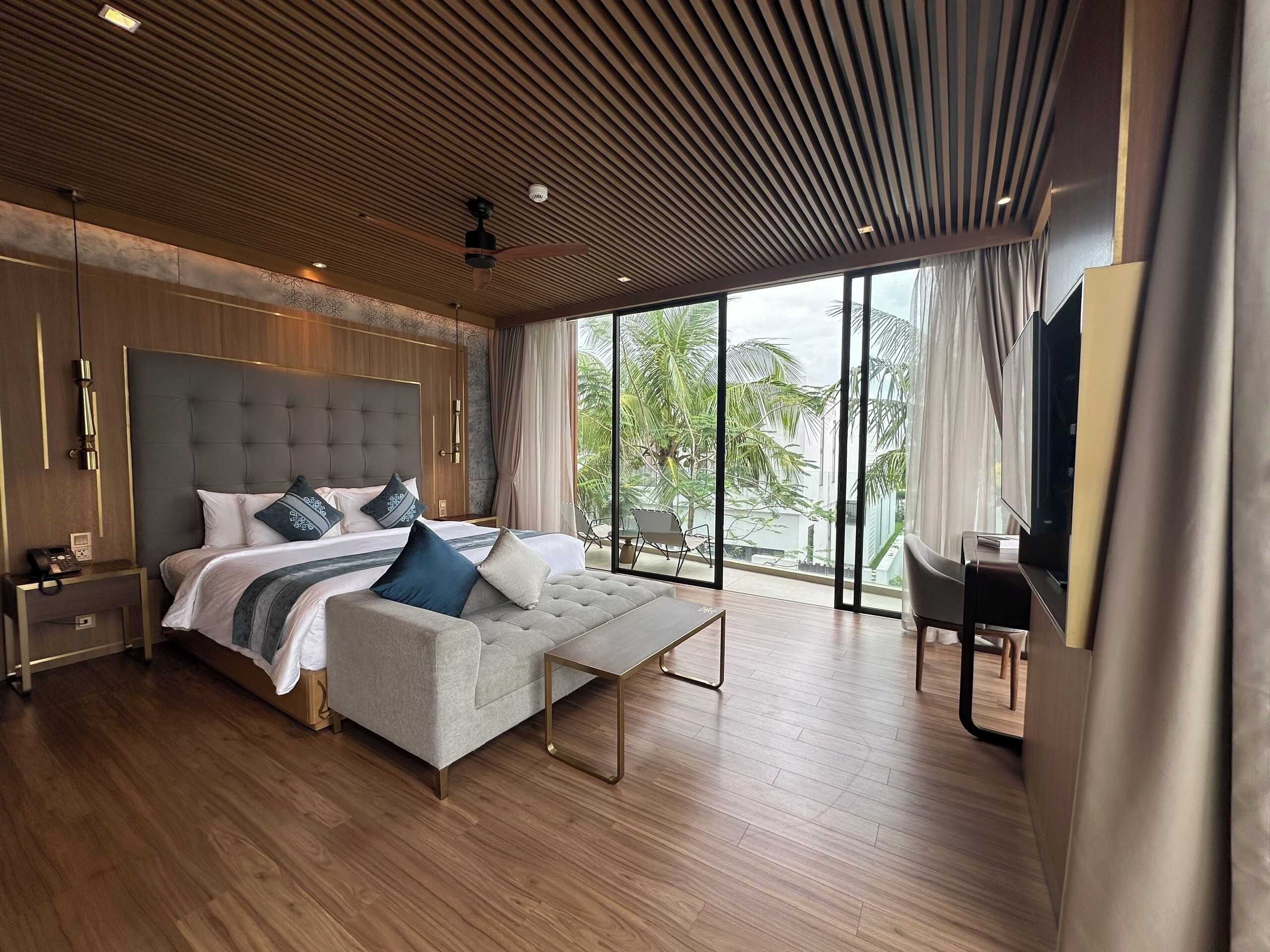 Vila Mewah, kolam renang pribadi, pemandangan kebun