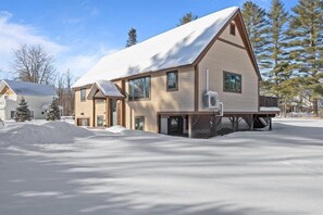 Exterior - Centrally Located, Renovated 4BR Stowe Getaway! (Stowe)