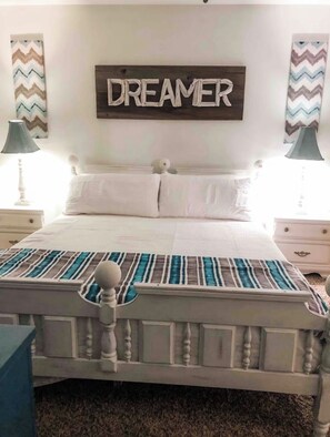 3 habitaciones, tabla de planchar con plancha, wifi y ropa de cama 